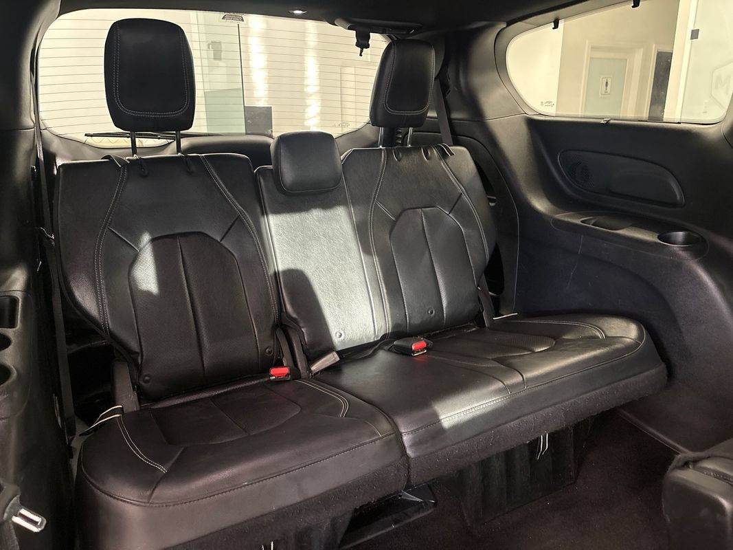 Used 2019 Chrysler Pacifica Touring-L Plus w/ Advanced Safetytec Group FWD image 32