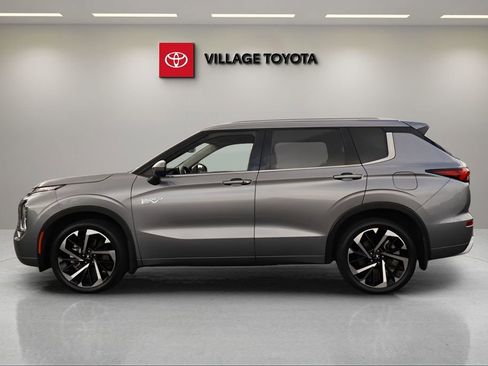 Used 2023 Mitsubishi Outlander SEL AWD/4WD image 2