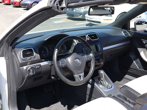 Used 2015 Volkswagen Eos Executive FWD image 8