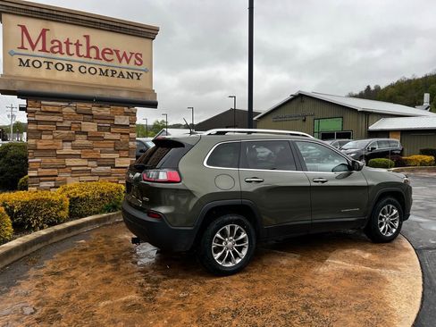 Used 2020 Jeep Cherokee Latitude Plus AWD/4WD image 5