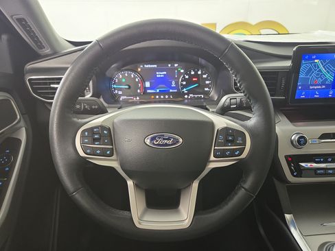 Used 2023 Ford Explorer XLT w/ Equipment Group 202A AWD/4WD image 15