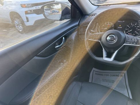 Used 2017 Nissan Rogue SL w/ SL Premium Package FWD image 20