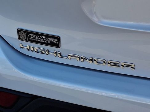 Used 2023 Toyota Highlander LE image 35