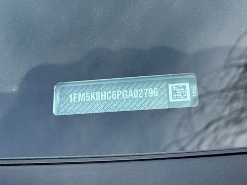 Used 2023 Ford Explorer Platinum w/ Technology Package image 3