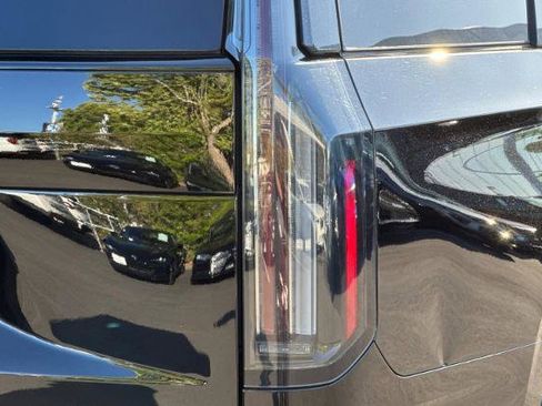 Certified 2025 Cadillac Escalade Sport w/ LPO, ONYX Package AWD/4WD image 49