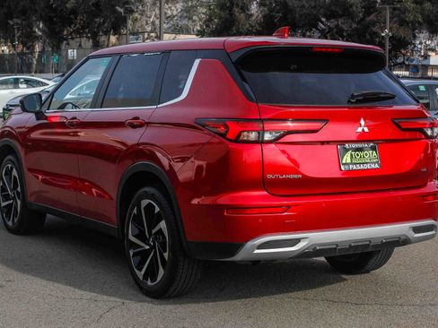 Used 2024 Mitsubishi Outlander SE image 8