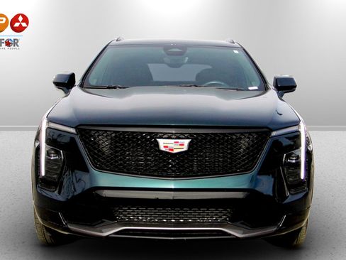 Used 2024 Cadillac XT4 Sport image 3