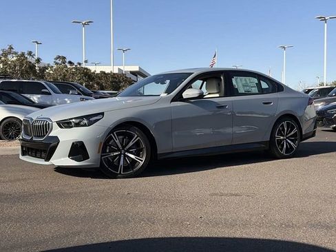 Used 2026 BMW 530i w/ M Sport Package RWD image 2