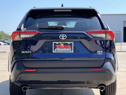 Used 2025 Toyota RAV4 XLE AWD/4WD image 5