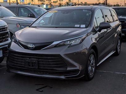 Used 2023 Toyota Sienna LE w/ LE Plus Package