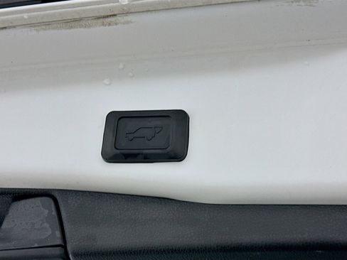 Used 2025 Toyota RAV4 XLE image 32