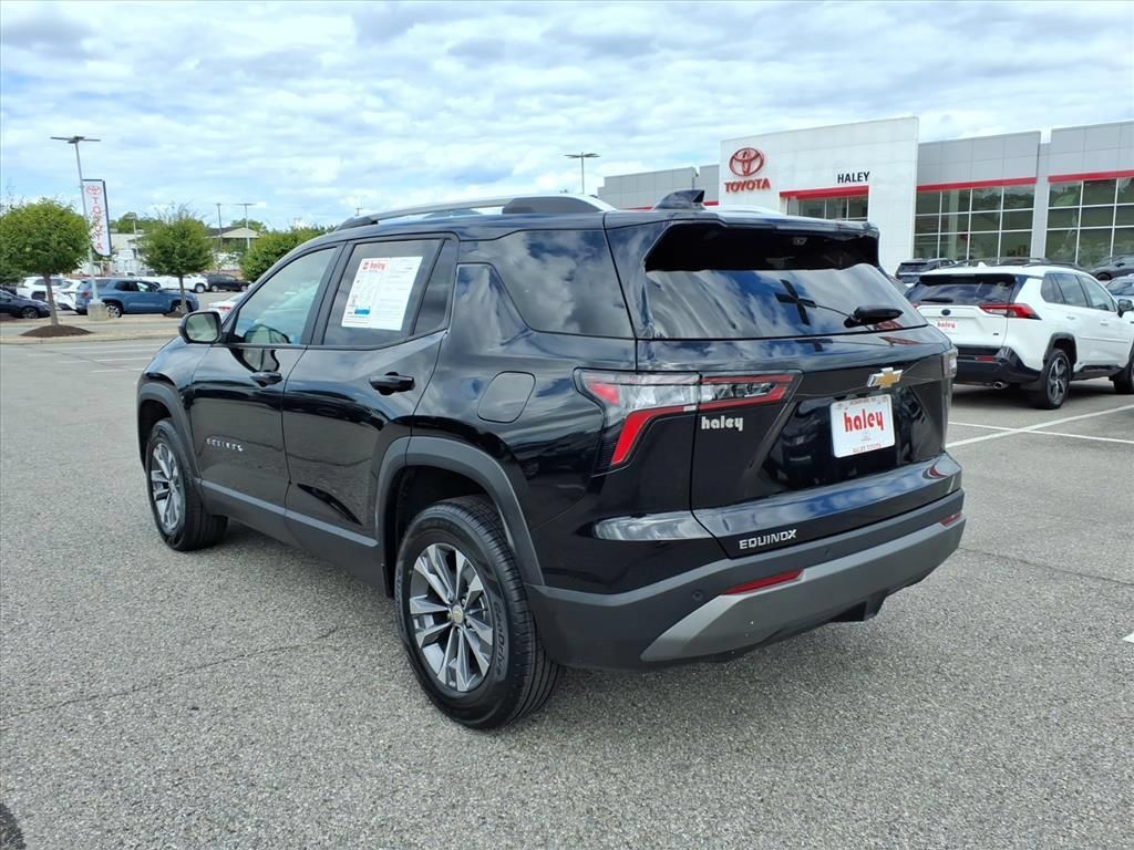 Used 2025 Chevrolet Equinox LT w/ Convenience Package II FWD image 7