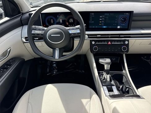 Used 2025 Hyundai Tucson SEL FWD image 18
