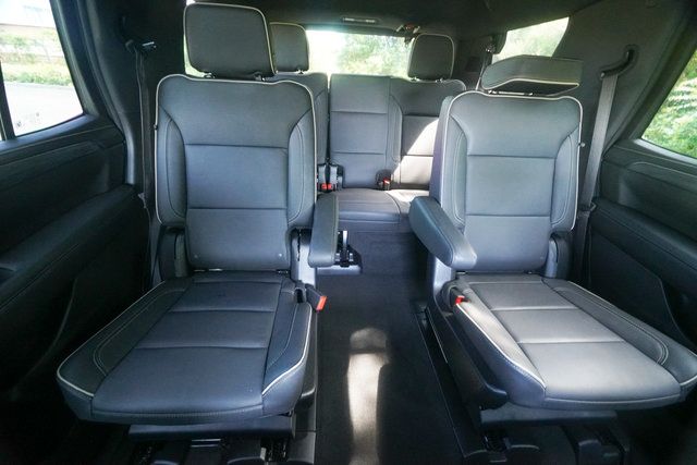Used 2023 GMC Yukon SLT AWD/4WD image 23