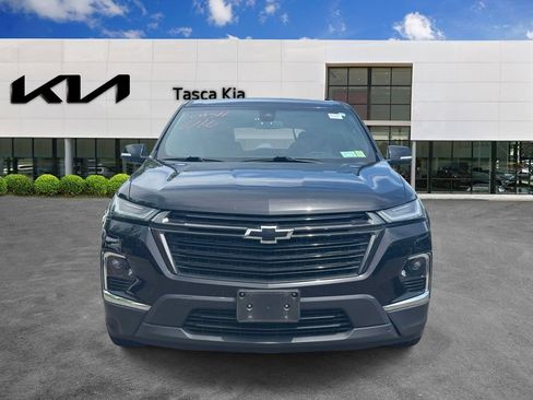 Used 2023 Chevrolet Traverse LT FWD image 2