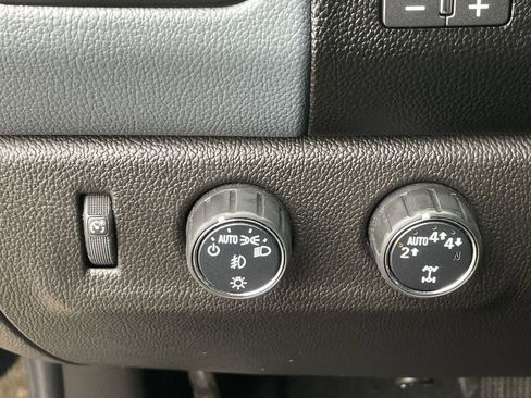 Used 2022 Chevrolet Colorado Z71 w/ Z71 Midnight Edition image 17