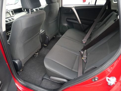 Used 2018 Toyota RAV4 LE w/ All Weather Liner Package AWD/4WD image 16