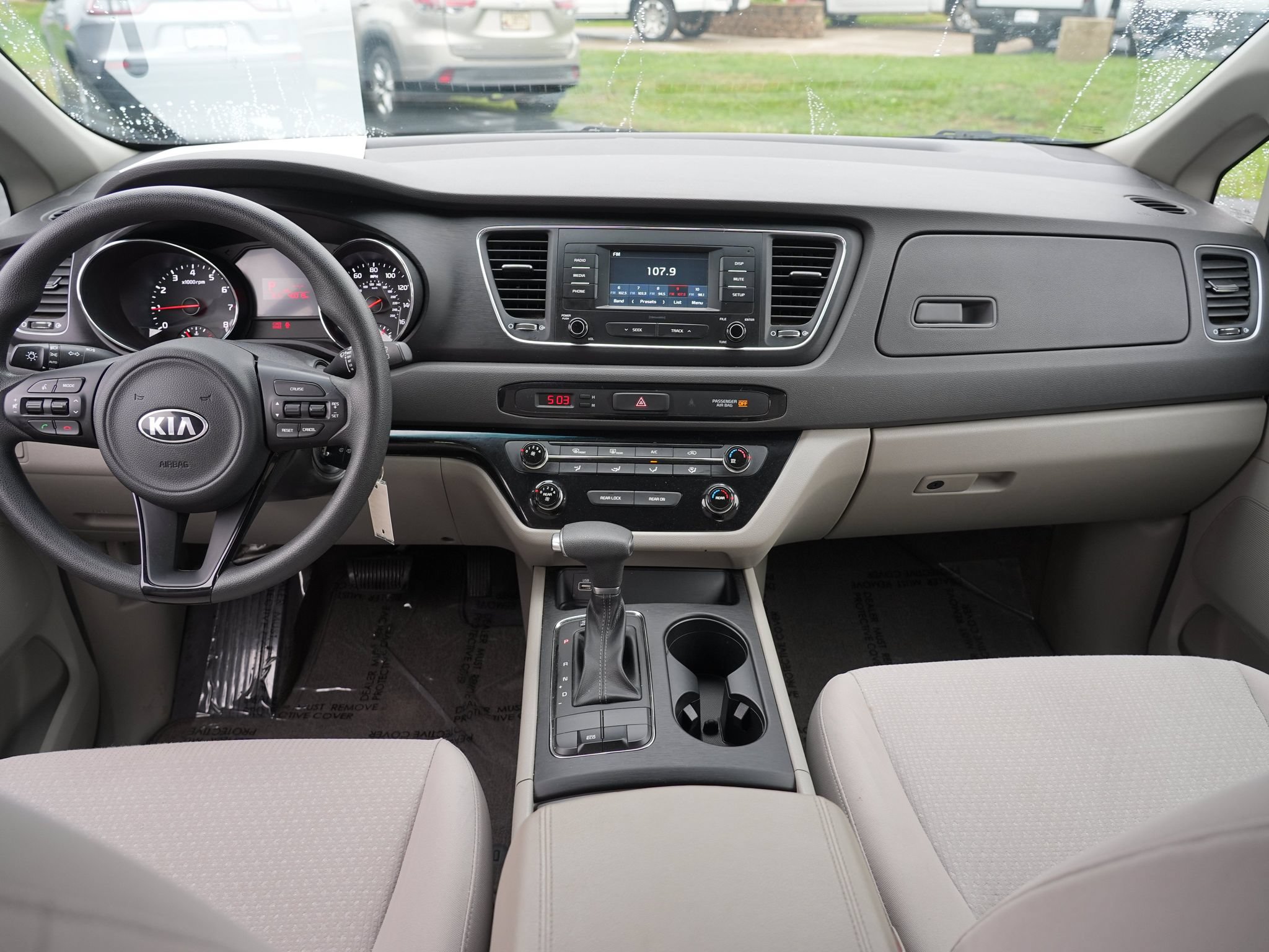 Used 2018 Kia Sedona L FWD image 25