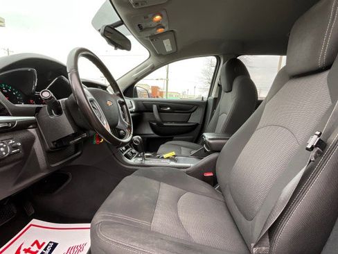 Used 2017 Chevrolet Traverse LT w/ Style and Technology Package image 24