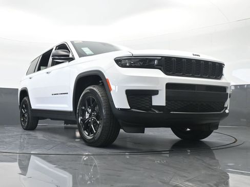 Used 2025 Jeep Grand Cherokee L Laredo image 55