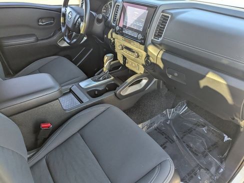 Certified 2024 Nissan Frontier SV w/ SV Convenience Package image 12