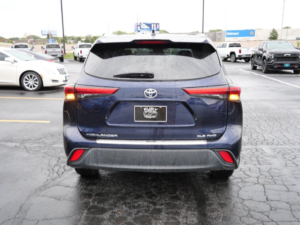 Used 2022 Toyota Highlander XLE AWD/4WD image 7