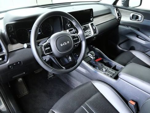 Used 2023 Kia Sorento S AWD/4WD image 3