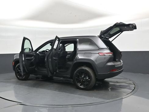 New 2025 Jeep Grand Cherokee Altitude image 48