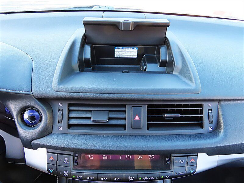 Used 2012 Lexus CT 200h Premium FWD image 16