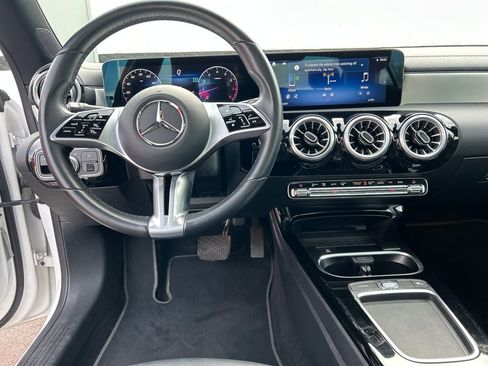 Used 2025 Mercedes-Benz CLA 250 image 31