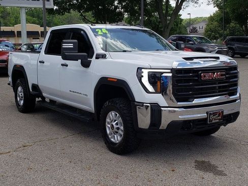 Used 2024 GMC Sierra 2500 Pro AWD/4WD image 3