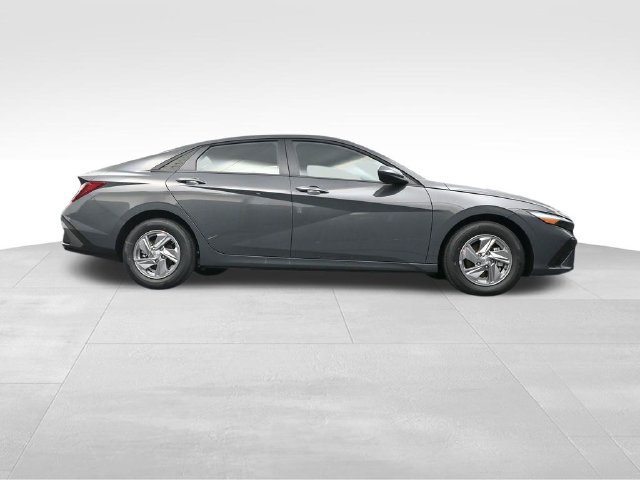 Used 2026 Hyundai Elantra SE FWD image 39