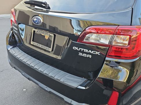 Used 2017 Subaru Outback 3.6R Touring w/ Popular Package #5A image 11