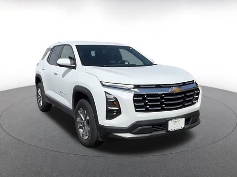 Used 2025 Chevrolet Equinox LT image 3