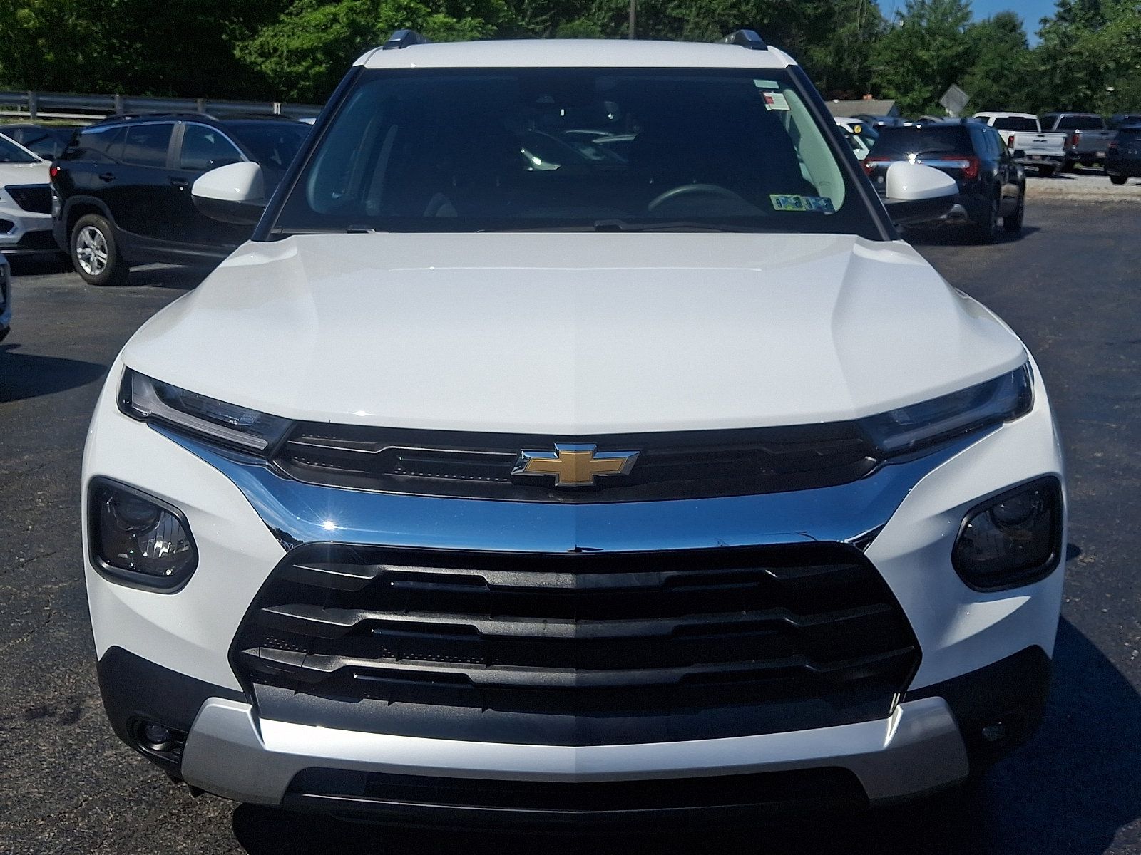 Used 2023 Chevrolet TrailBlazer LT w/ Convenience Package AWD/4WD image 2