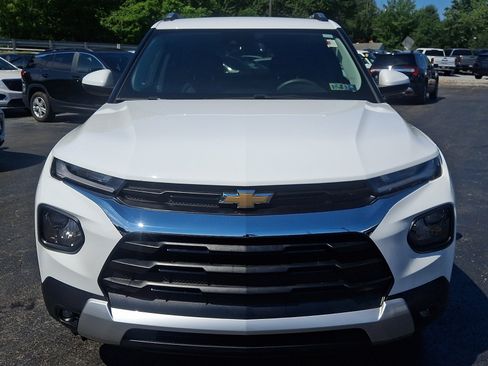 Used 2023 Chevrolet TrailBlazer LT w/ Convenience Package AWD/4WD image 2