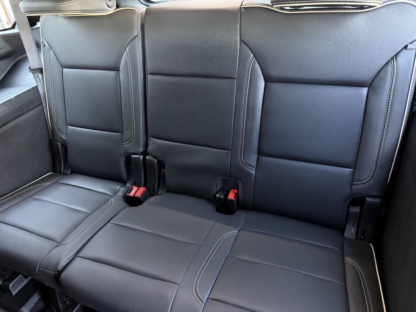 Used 2024 GMC Yukon SLT w/ SLT Luxury Package AWD/4WD image 15