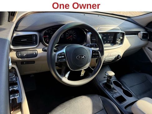 Used 2020 Kia Sorento LX image 7