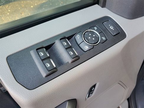 Used 2022 Ford F450 XLT w/ XLT Value Package image 17