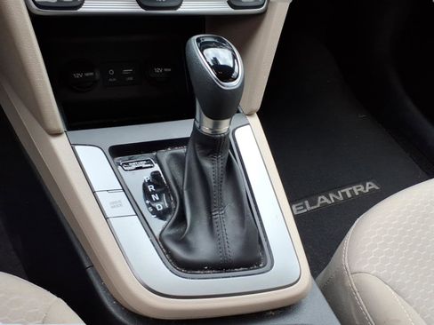 Used 2019 Hyundai Elantra SEL image 15