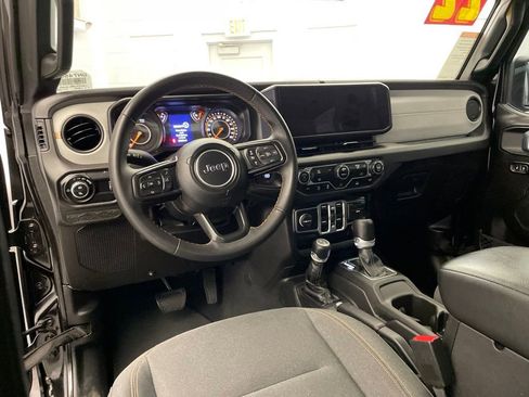 Certified 2024 Jeep Gladiator Sport AWD/4WD image 13