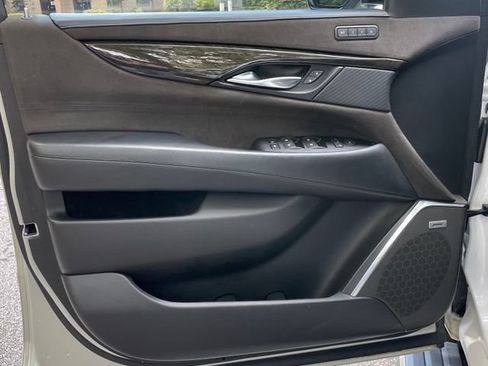 Used 2018 Cadillac Escalade Platinum RWD image 13