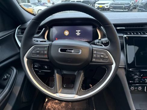 New 2025 Jeep Grand Cherokee Altitude image 18