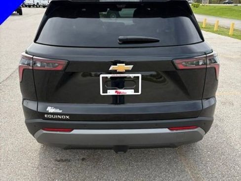 New 2026 Chevrolet Equinox LT w/ Convenience Package II FWD image 4