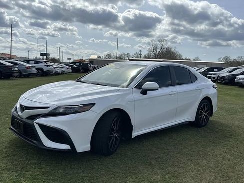Used 2021 Toyota Camry SE image 13