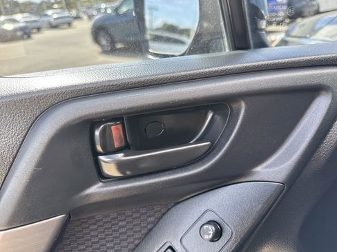 Used 2018 Subaru Forester 2.5i Premium w/ All-Weather Package image 16