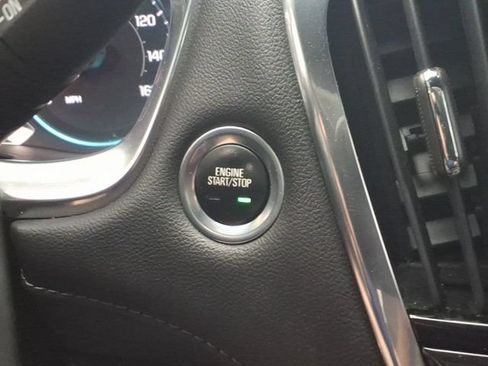 Used 2023 Chevrolet Traverse LT AWD/4WD image 17