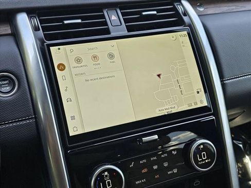 New 2025 Land Rover Discovery Dynamic SE image 12