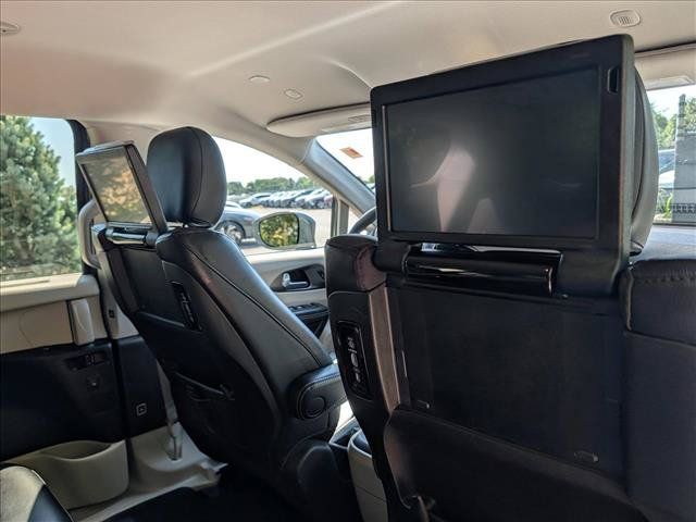 Used 2022 Chrysler Pacifica Touring-L w/ Uconnect Theater Family Group FWD image 16