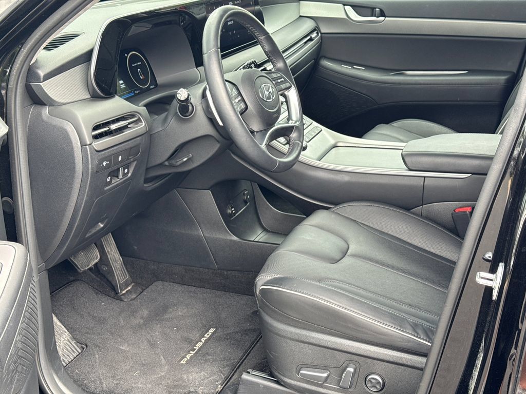 Used 2025 Hyundai Palisade SEL FWD image 11